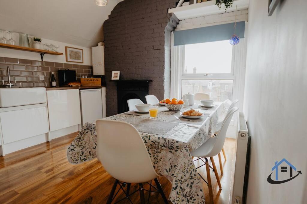 Indigo Snug - Gorgeous 2 Bed Flat In The Heart Of 克罗默 外观 照片
